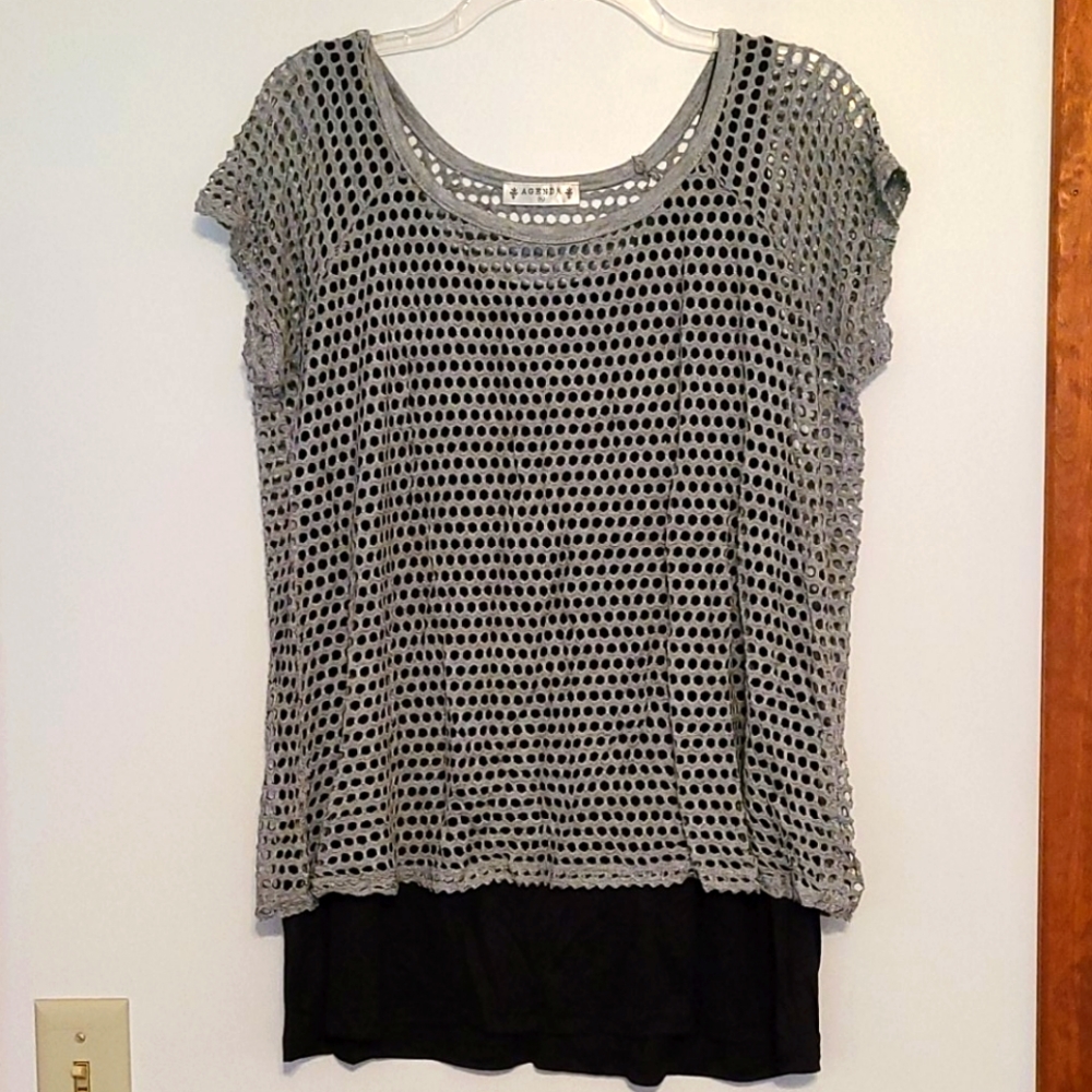 Agenda shirt and tank top